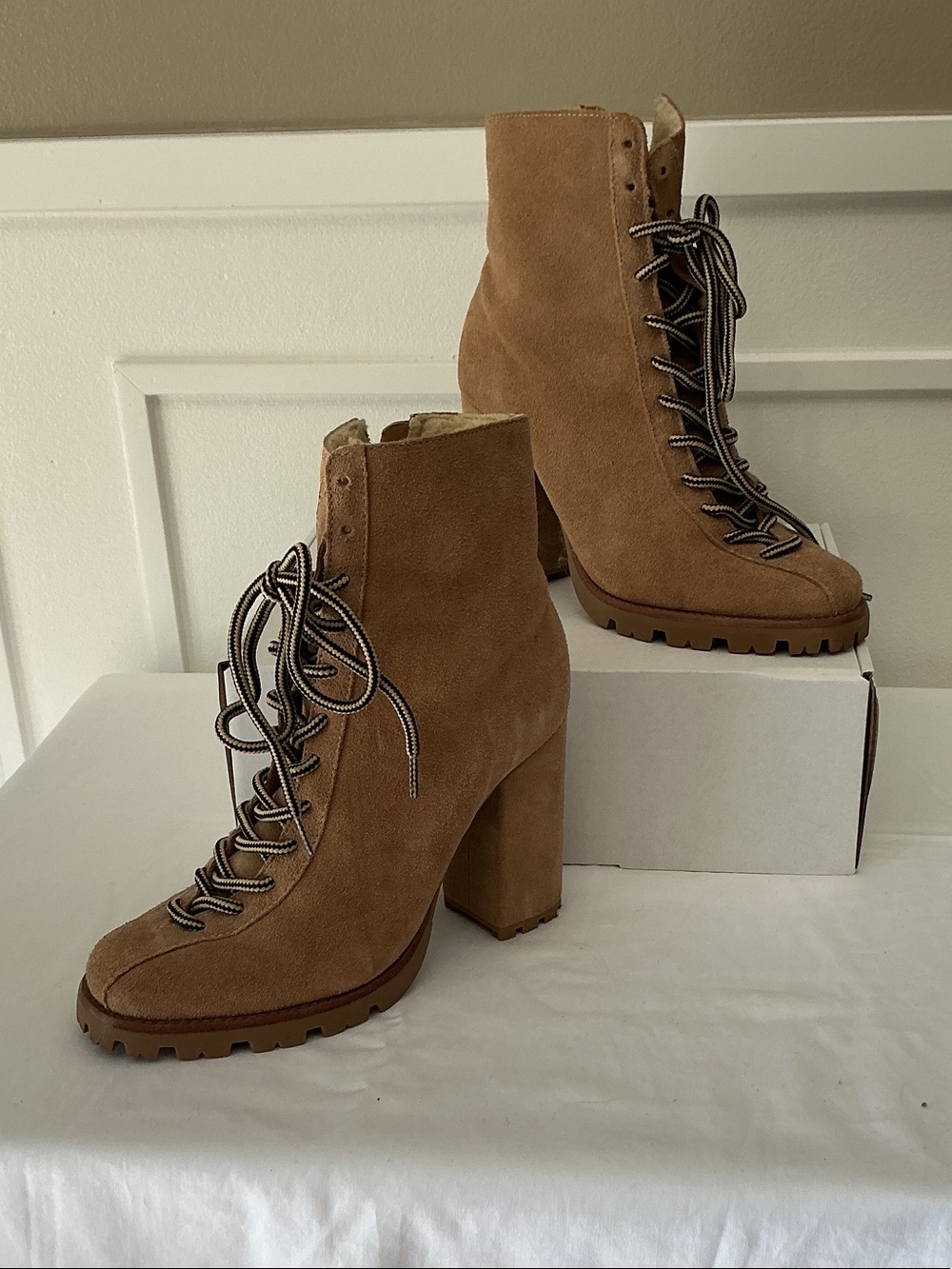 SCHUTZ Tan Suede Lace-Up Block Heel Boots